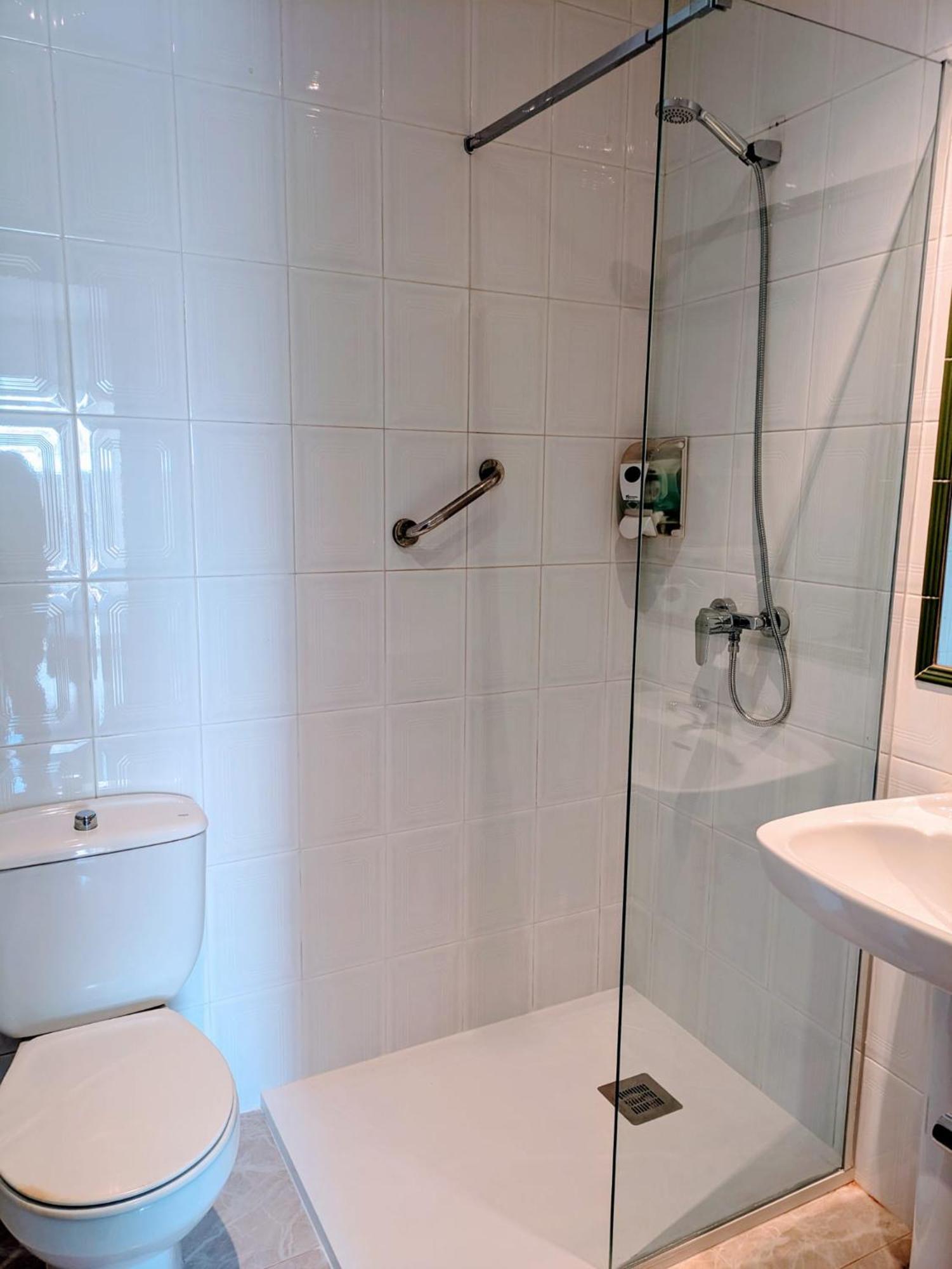 Apartamentos Mitus Canet De Mar Dış mekan fotoğraf
